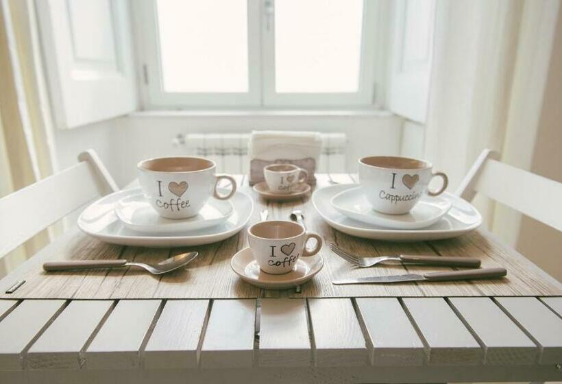 Triple Room Sea View, Bed In Naples