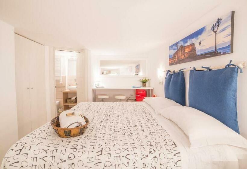 Economy Triple Room, Bed In Naples