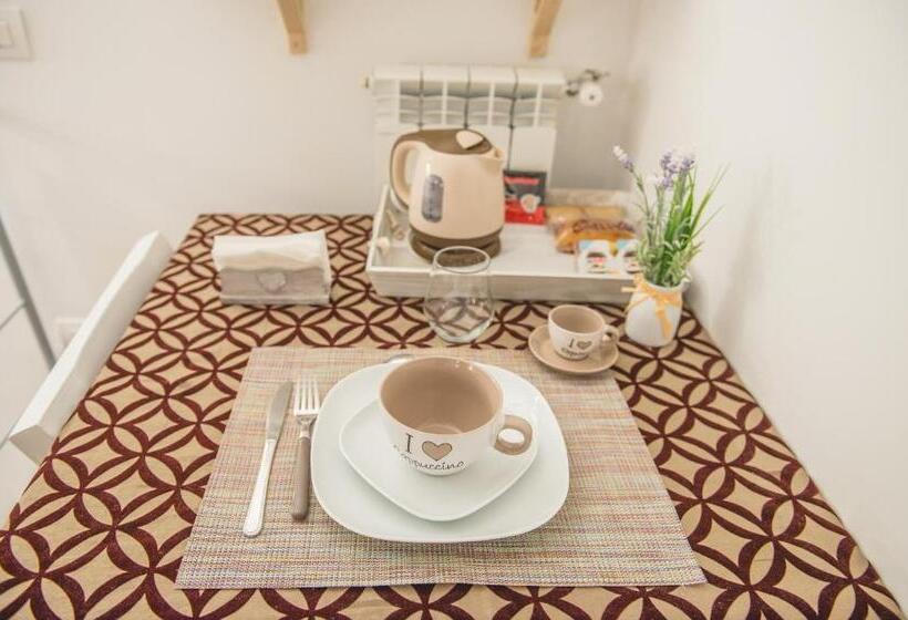 Economy Triple Room, Bed In Naples