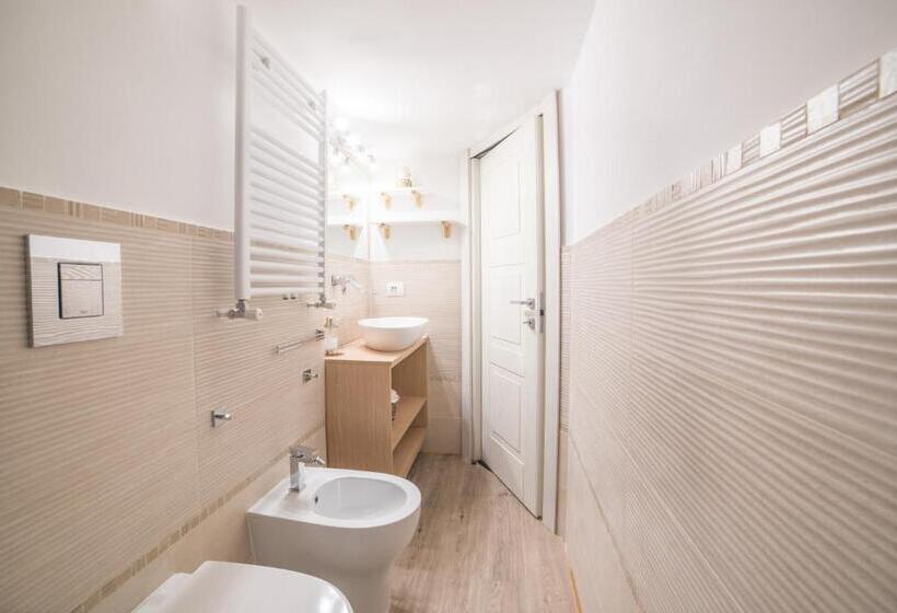 Economy Triple Room, Bed In Naples