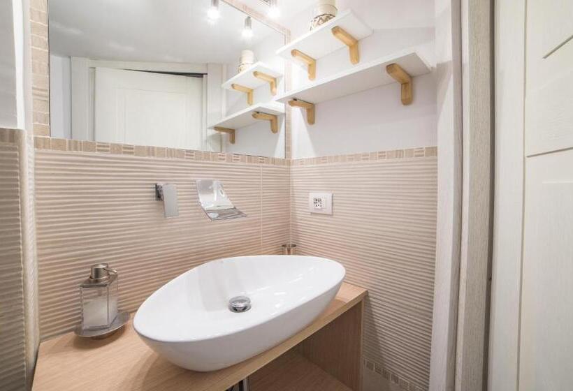 Economy Triple Room, Bed In Naples