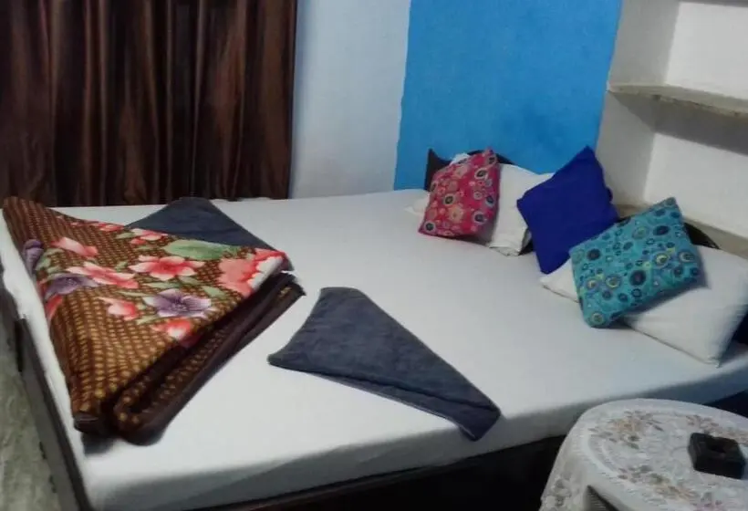 Quarto standard, Poonam Pushkar