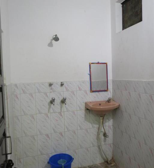 اتاق استاندارد, Poonam Pushkar