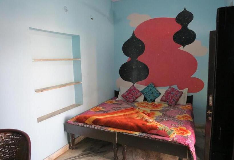 اتاق استاندارد, Poonam Pushkar