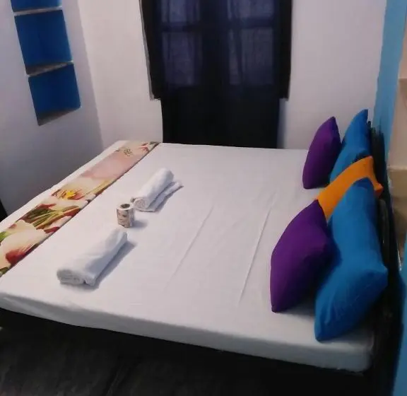 Quarto deluxe, Poonam Pushkar