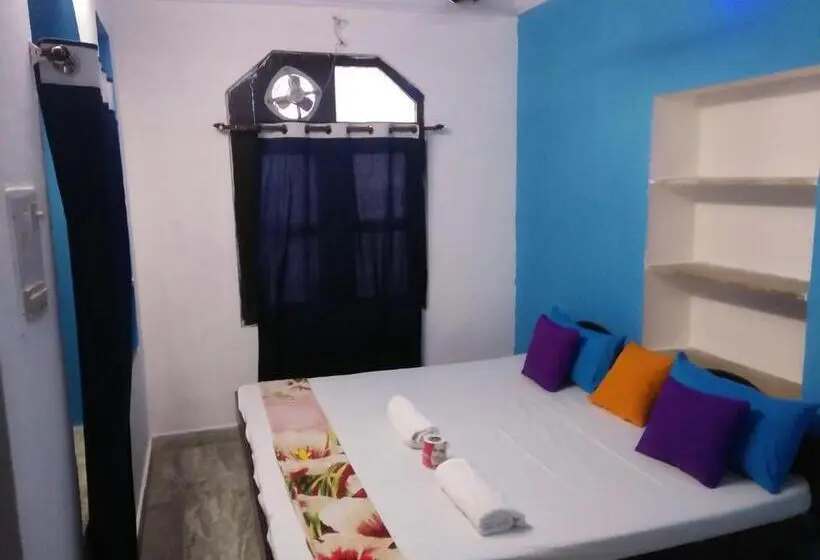 Quarto deluxe, Poonam Pushkar
