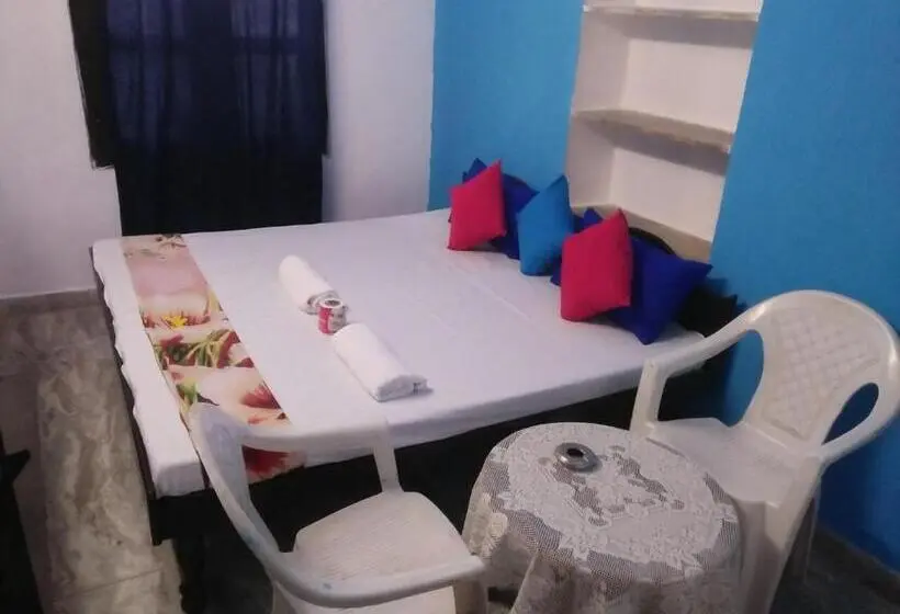 Quarto deluxe, Poonam Pushkar