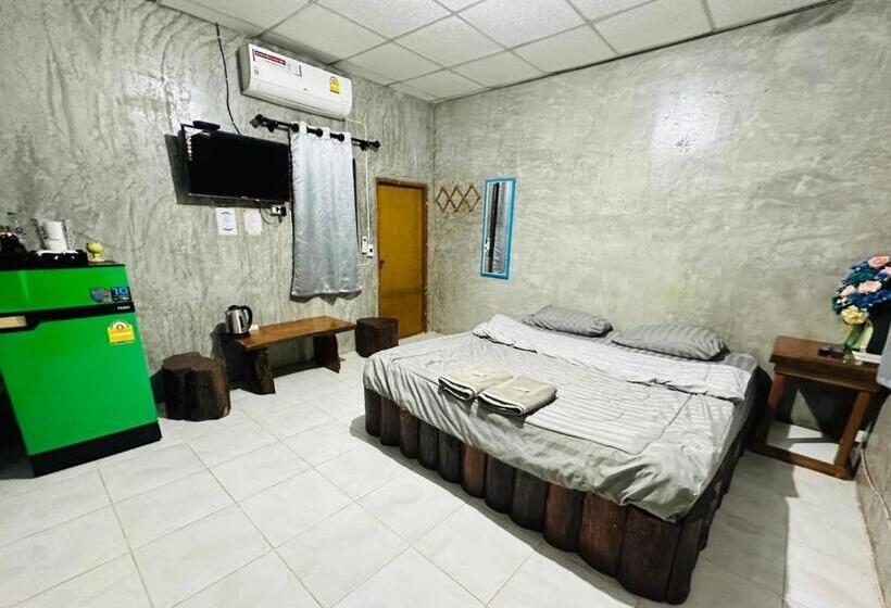 Номер Deluxe Кровать Кинг, บ้านภทรพรรณ ขุนยวม แม่ฮ่องสอน Pataraphan House, Khunyuam, Maehongson, Thailand