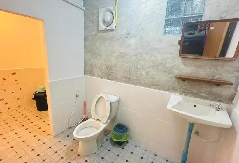 スタンダードルーム, บ้านภทรพรรณ ขุนยวม แม่ฮ่องสอน Pataraphan House, Khunyuam, Maehongson, Thailand