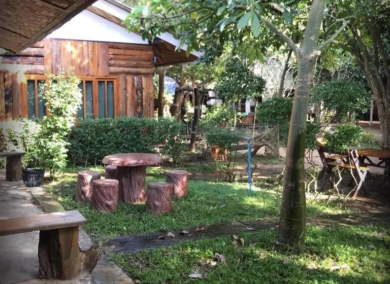 スタンダードルーム, บ้านภทรพรรณ ขุนยวม แม่ฮ่องสอน Pataraphan House, Khunyuam, Maehongson, Thailand