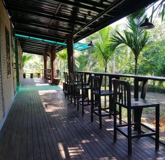 Familie Værelse, บ้านภทรพรรณ ขุนยวม แม่ฮ่องสอน Pataraphan House, Khunyuam, Maehongson, Thailand