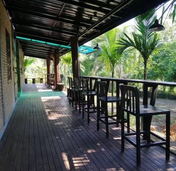 ファミリールーム, บ้านภทรพรรณ ขุนยวม แม่ฮ่องสอน Pataraphan House, Khunyuam, Maehongson, Thailand