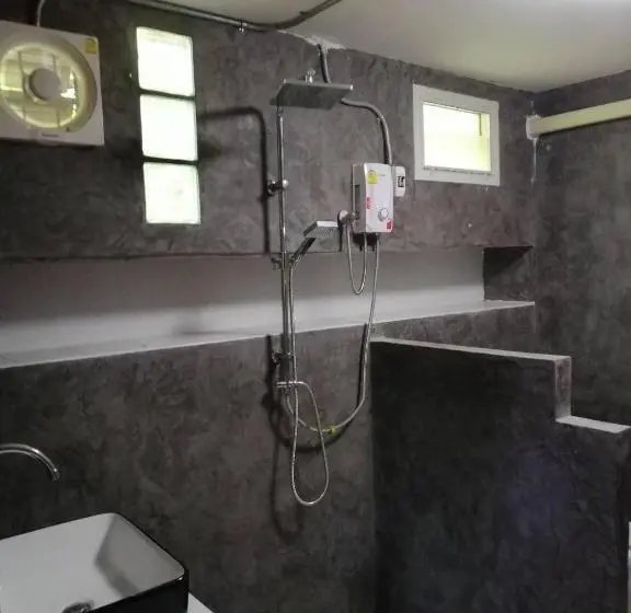 ファミリールーム, บ้านภทรพรรณ ขุนยวม แม่ฮ่องสอน Pataraphan House, Khunyuam, Maehongson, Thailand