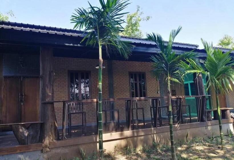 Familie Værelse, บ้านภทรพรรณ ขุนยวม แม่ฮ่องสอน Pataraphan House, Khunyuam, Maehongson, Thailand