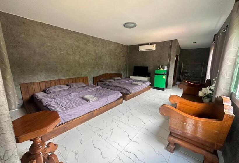 Familie Værelse, บ้านภทรพรรณ ขุนยวม แม่ฮ่องสอน Pataraphan House, Khunyuam, Maehongson, Thailand