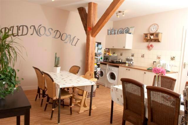 غرفة قياسية, Apud Nos Domi