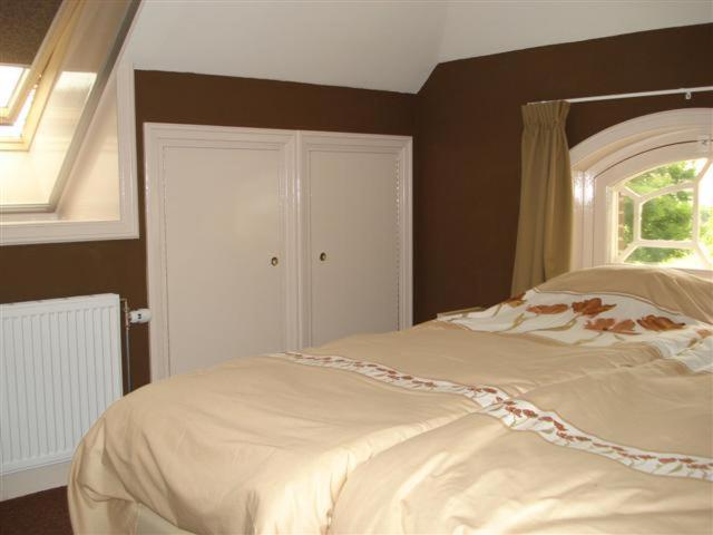 شقة غرفة واحدة, Apud Nos Domi