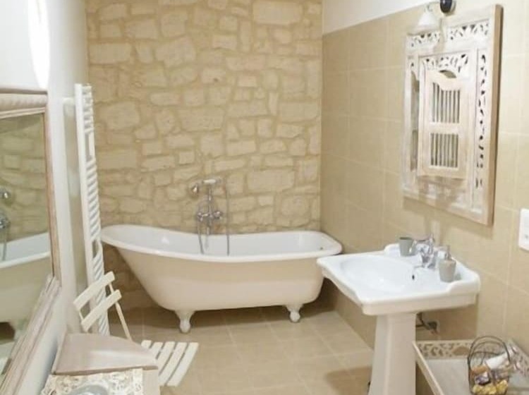 غرفة عائلية, La Grange Champenoise