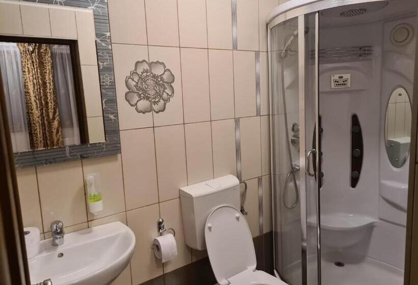 Семейный Номер Вид на Сад, Pensiunea Medaless