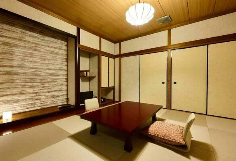 스탠다드 트리플 룸, Seitenkaku