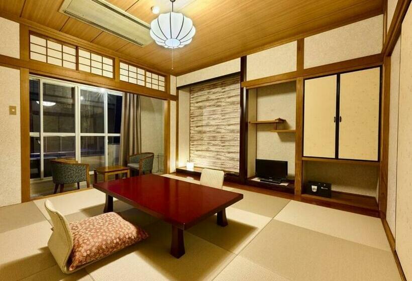 스탠다드 트리플 룸, Seitenkaku