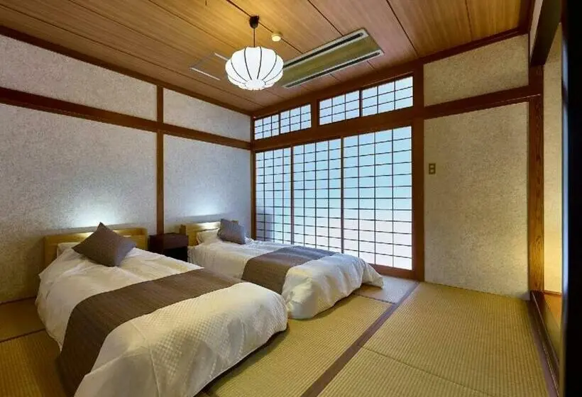 ファミリールーム, Seitenkaku