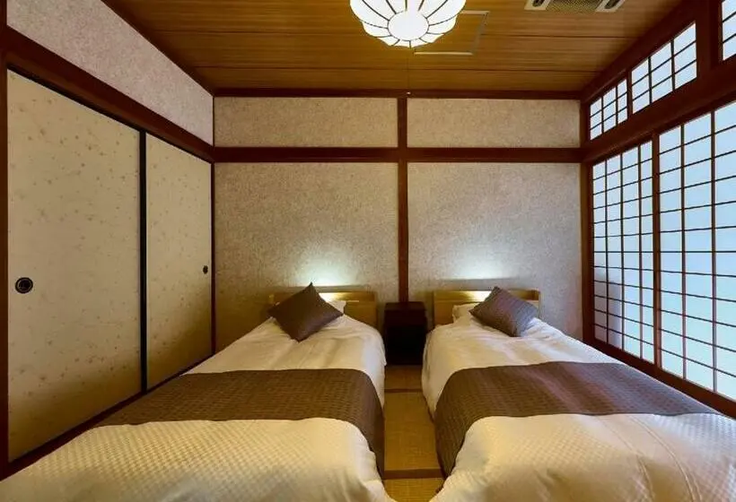 ファミリールーム, Seitenkaku