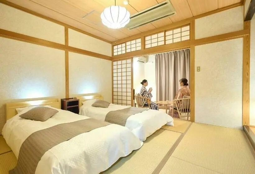 ファミリールーム, Seitenkaku