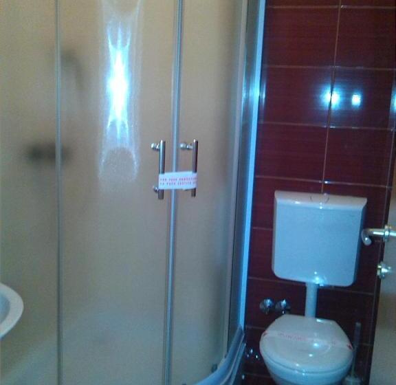 اتاق استاندارد سه نفره, Motel Maks