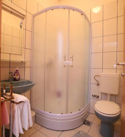 اتاق استاندارد سه نفره, Motel Maks