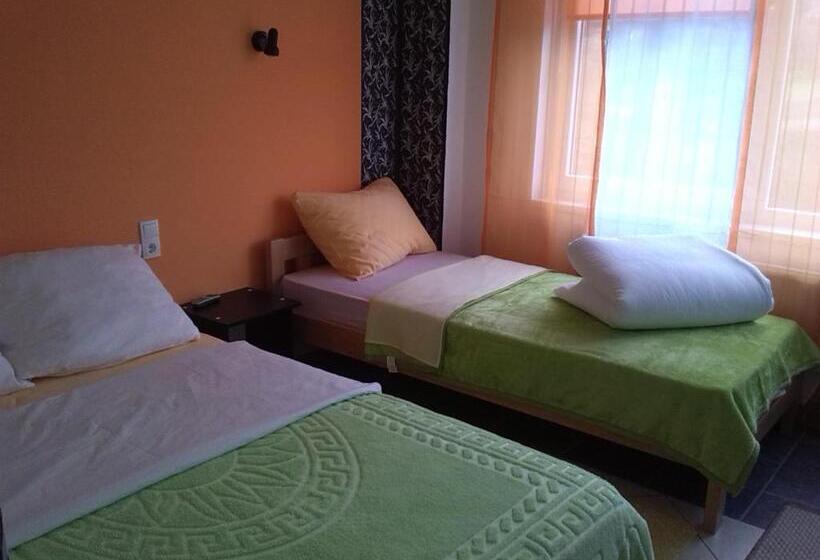 اتاق استاندارد سه نفره, Motel Maks