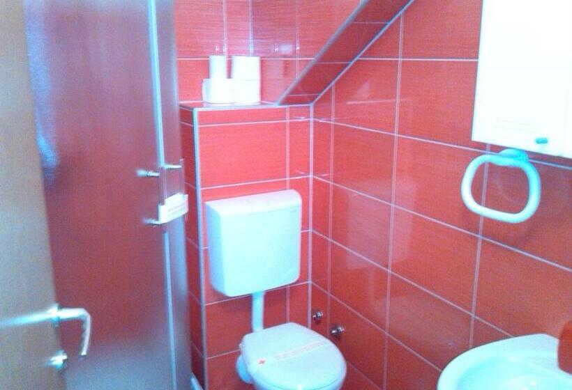 اتاق استاندارد سه نفره, Motel Maks