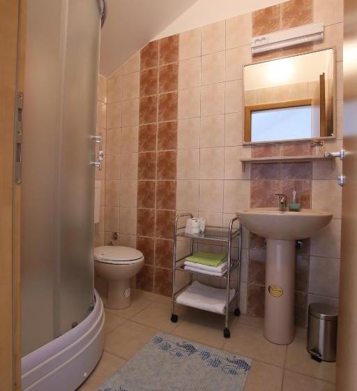 اتاق استاندارد سه نفره, Motel Maks