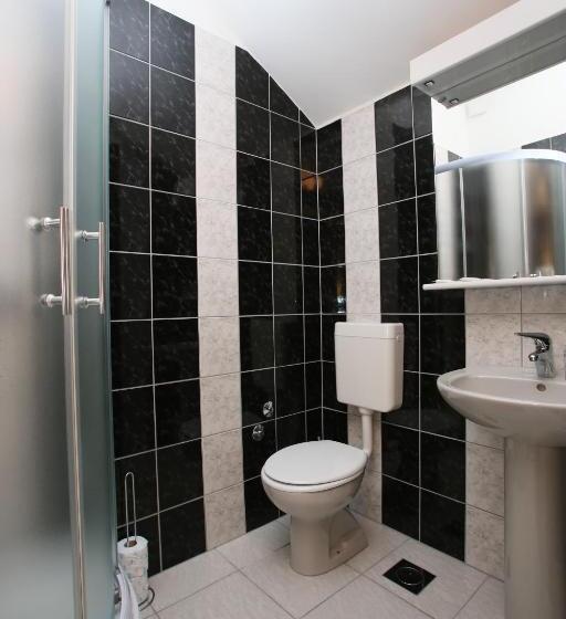 اتاق استاندارد چهار تخته, Motel Maks