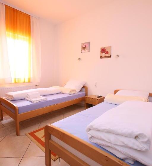 اتاق استاندارد, Motel Maks