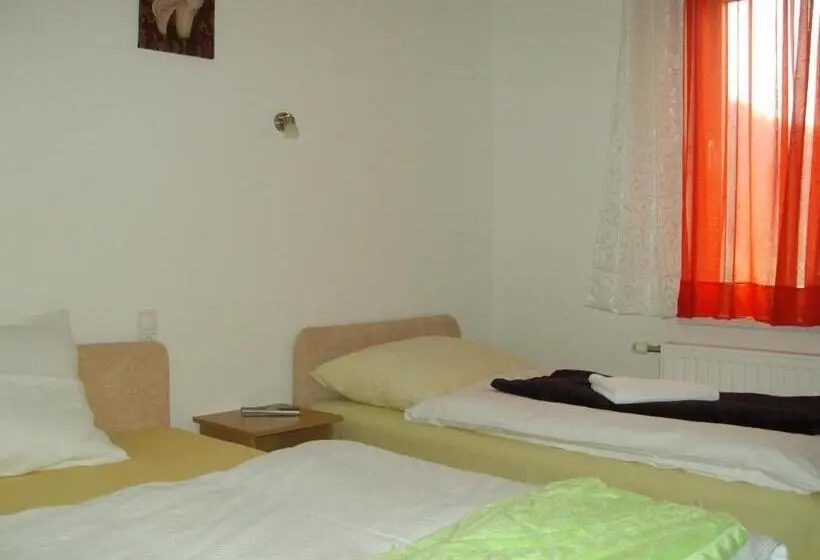 اتاق استاندارد, Motel Maks