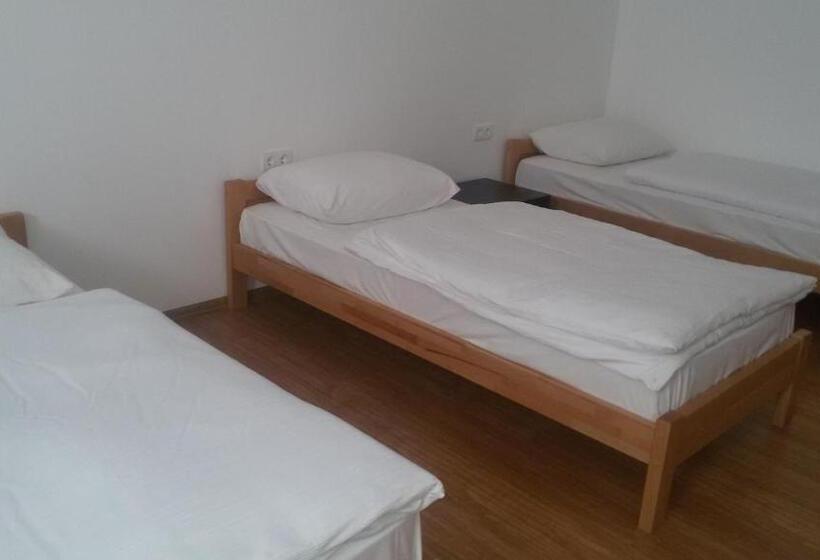 اتاق کلاسیک سه تخته, Motel Maks