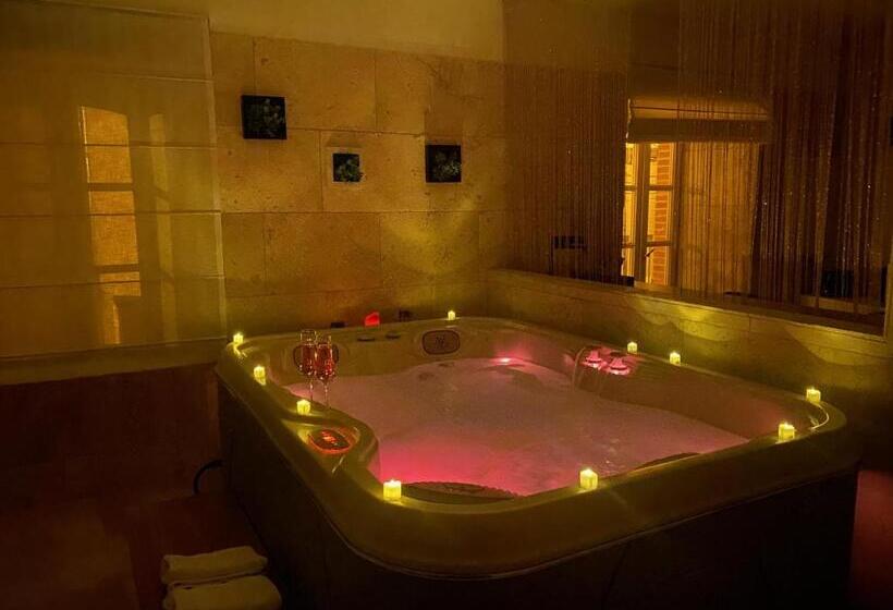 Стандартный Номер Кровать Кинг, Le Prieuré   Suites Romantiques Spa Privatif, Piscine, Jardin, Massages Proche De Toulouse