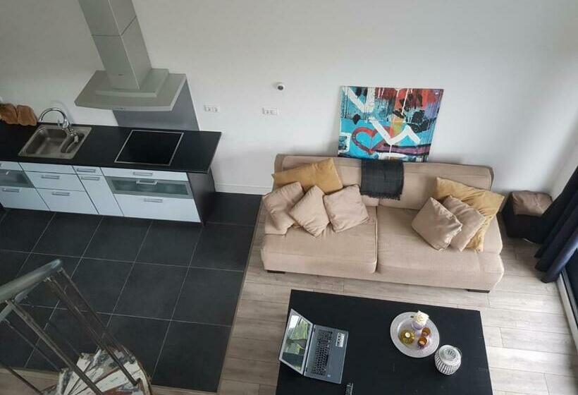 テラス付き１ベッドルームアパートメント, Prins Van Poederoijen