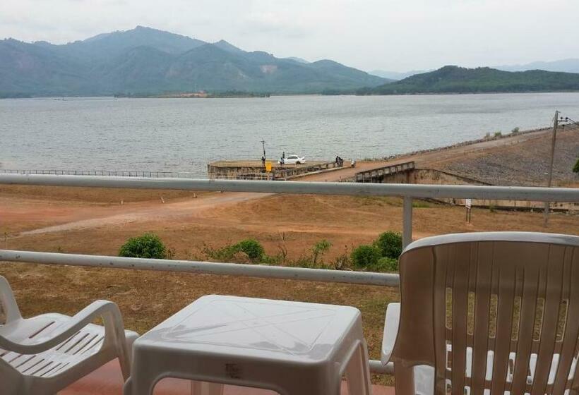 带特大床的标准间, Chomdao Baan Manisa