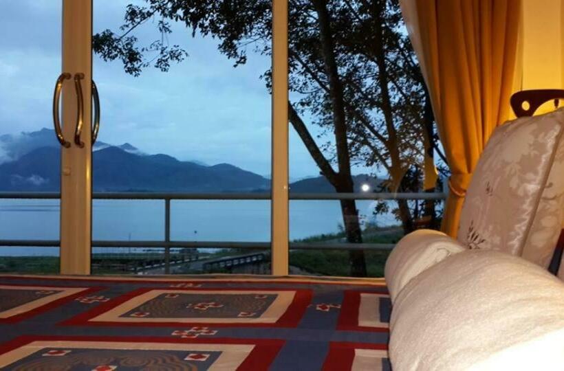 带特大床的标准间, Chomdao Baan Manisa