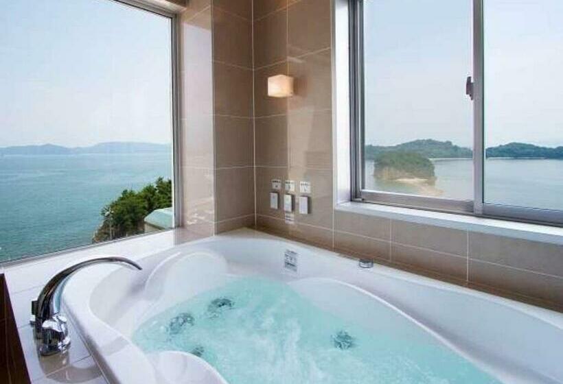 جناح مطلّ علي البحر, Shodoshima International