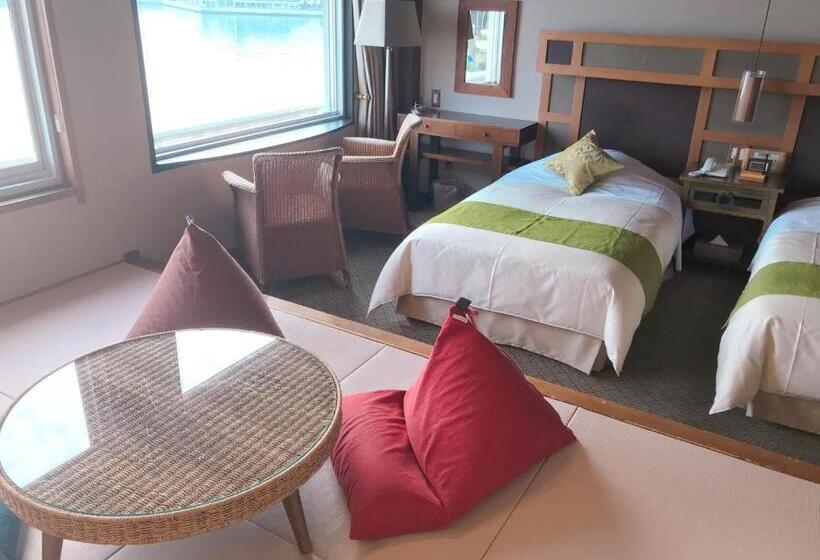 غرفة قياسية مطلّة علي البحر, Shodoshima International