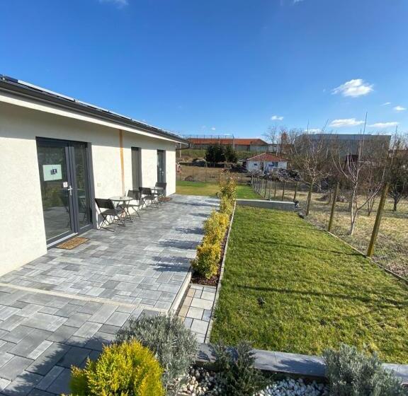 带2个卧室的公寓, Kevin&jessica Rooms