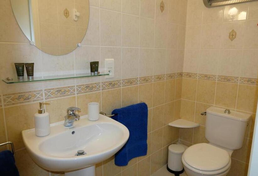 标准间, Au Chiron