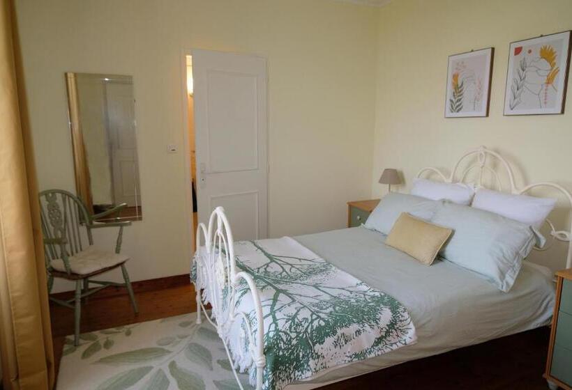 标准间, Au Chiron