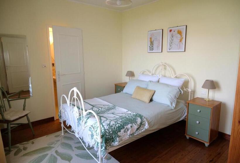 标准间, Au Chiron