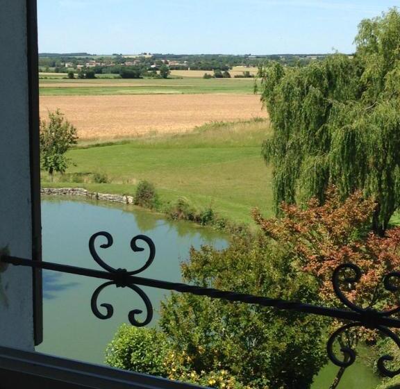 标准间, Au Chiron