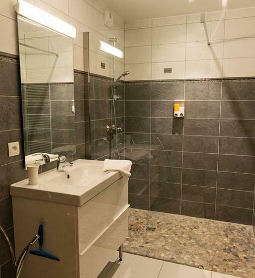 标准间, Au Gre Des Chateaux