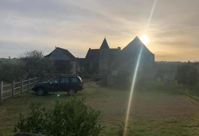 Deluxe Kolmen Hengen Huone, Chateau Mareuil